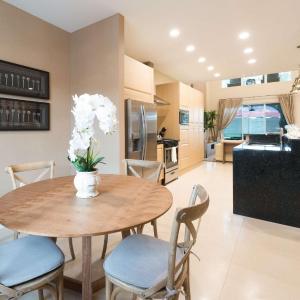 Four-Bedroom Villa Lake View, No BBQ (2 Floors)
