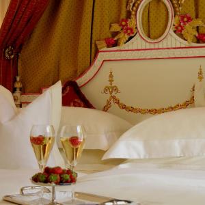Deluxe Double Room with Partial Lake View