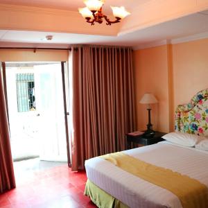Queen Room