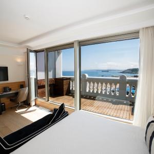 Queen Room with Sea View and Terrace