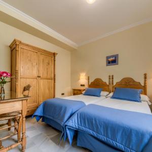 Quadruple Room with Shared Bathroom