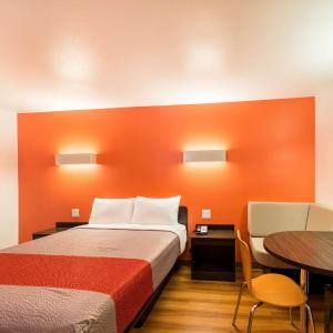 Queen Room - Disability Access - Smoking