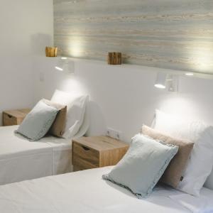 Quadruple Room with Shared Bathroom