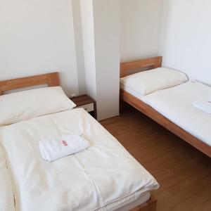 Room 2 : Standard Triple Room