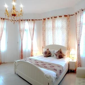 Queen Room with Garden View
