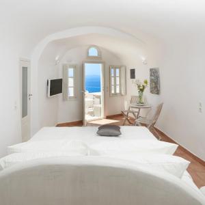 Amaya Horizon Villa with Caldera View & Outdoor Hot Tub