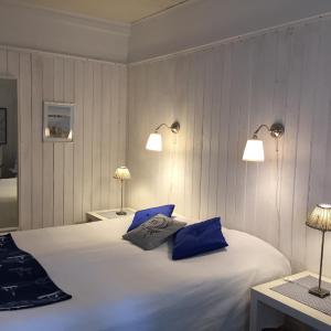 Apartment With Shared Bathroom