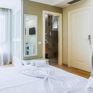 Deluxe Triple Room with Sea View