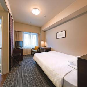 Double Room with Small Double Bed - Airport View - Non-Smoking