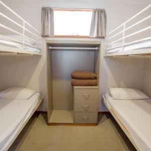 Family Cabin (Sleeps 6)