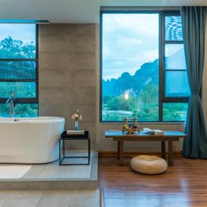 Deluxe Double Room with Bath