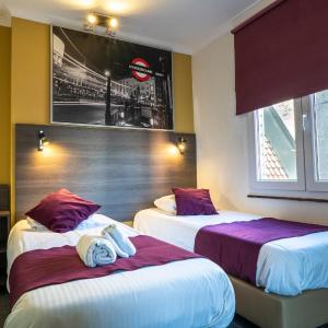 Standard Twin Room with Private Bathroom