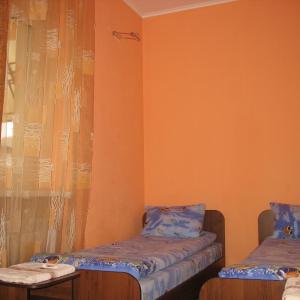 Economy Twin Room with Shared Bathroom