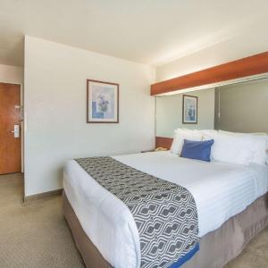 Queen Room - Disability Access/Non-Smoking