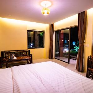 King Room with Pool View