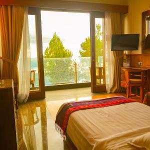  Tongging Deluxe Double or Twin Room with Lake Toba View