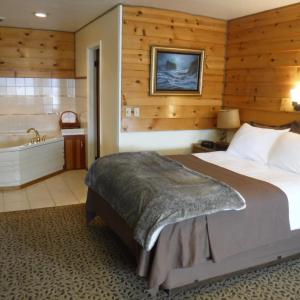 Deluxe King Suite