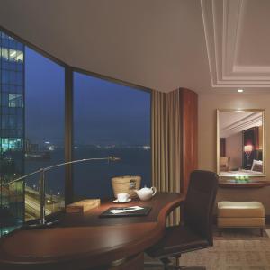 Horizon Club Side Harbor View King Room with Horizon Club Benefits