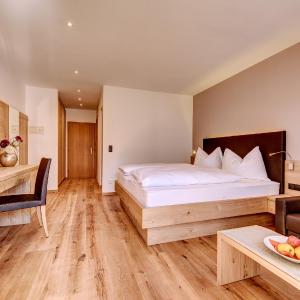 Superior Double Room with Balcony and Mountain View