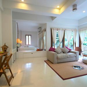 Luxury Suite with Jacuzzi