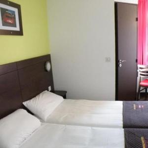 2 Single Beds
