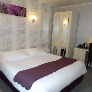 Classic Queen Room
