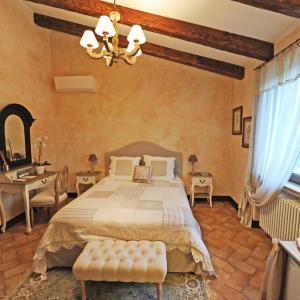 King Room with Spa Bath