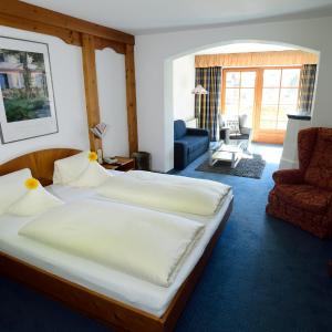 Family Room (2 Adults + 1 Child)