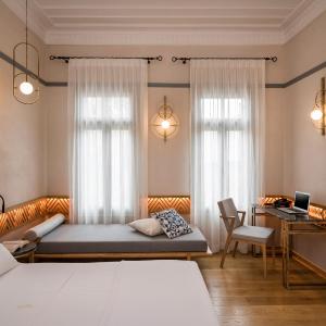 Junior Suite with City View & Spa Bath