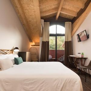 Deluxe Double Room with Extra Bed