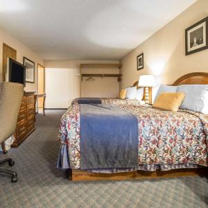 Queen Room with Two Queen Beds - Non-Smoking