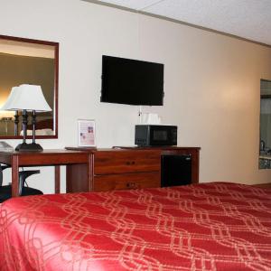Queen Room with Two Queen Beds - Pet Friendly