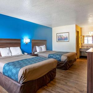 Queen Room with Two Queen Beds - Non-Smoking