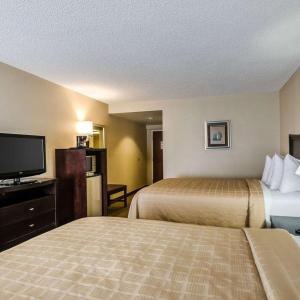 Queen Room with 2 Queen Beds - Non-Smoking