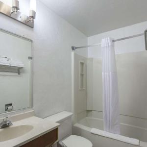 Standard Queen Room with Two Queen Beds- Non-Smoking