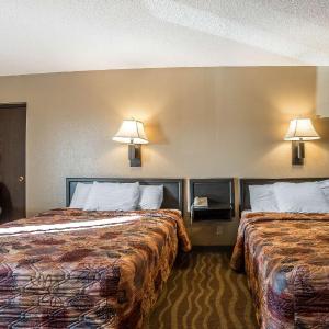 Queen Room with Two Queen Beds - Smoking