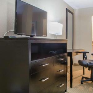 King Room with River View - Non-Smoking