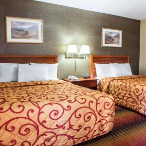 Queen Room with Two Queen Beds - Smoking