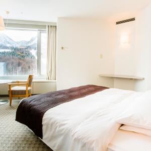 Corner Double Room - Non-Smoking