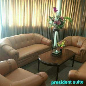 Deluxe Family Room