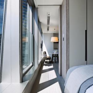 Full Floor Suite (Double bed)