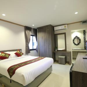 Queen Room