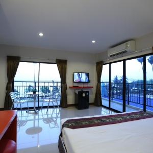 Deluxe Double Room with Balcony and Sea View
