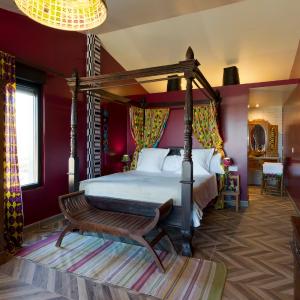 Deluxe Queen Suite