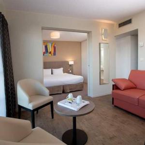 One-Bedroom Twin Suite