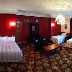 One-Bedroom Family Room - Bowen (A)
