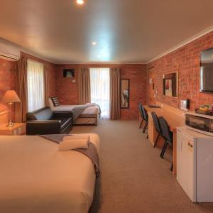 Queen Room with Spa Bath