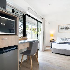 Large Family Room (3 Adults + 2 Children)- Free Parking