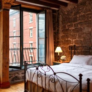Signature King Room with St. Paul Street View