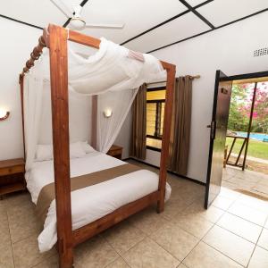 Queen Room with Garden View